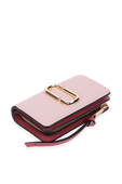 תמונת תקריב של The Snapshot Compact Wallet in Pink