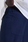 תמונת תקריב דוגמן של EasyFive Relaxed-Fit Short 9''