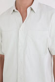 תמונת תקריב דוגמן של Relaxed Fit Short Sleeve Button- Up