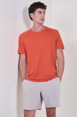 תמונת דוגמן קידמית של Metal Vent Tech Short Sleeve