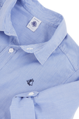 חולצה מכופתרת בתכלת - גילאי 3-5 PETIT BATEAU