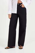 תמונת דוגמן קידמית של EasyFive Low-Rise Classic Wide-Leg Pant Regular