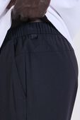 תמונת תקריב דוגמן של ABC WovenAir Slim Pull-On Pant Regular