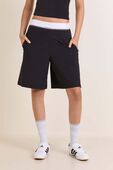 תמונת דוגמן קידמית של Swift Relaxed Short 9