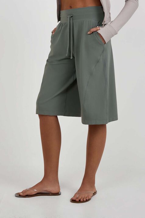 Groove Mid-Rise Relaxed Bermuda Short LULULEMON