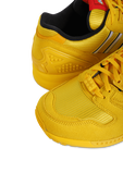 תמונת תקריב של Adidas X Lego ZX 8000 in Yellow