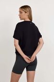 תמונת דוגמן אחורית של Cotton-Modal Dolman T-Shirt