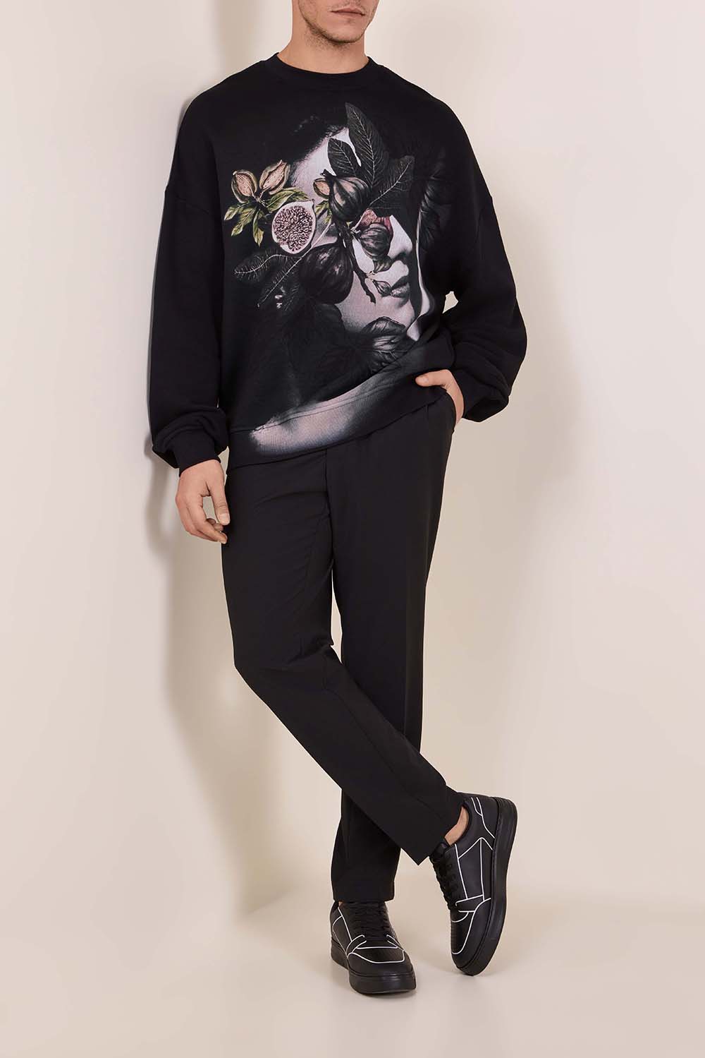 תמונת דוגמן קידמית של נעלי סניקרס