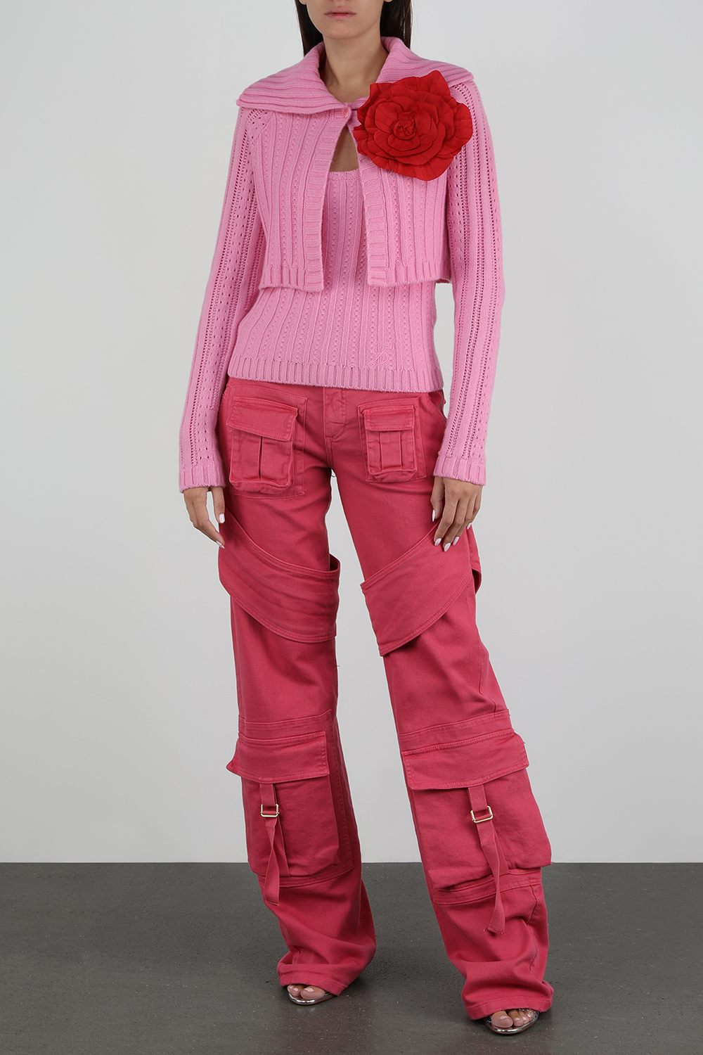 תמונת דוגמן קידמית של סיכת בד בעיצוב ורד