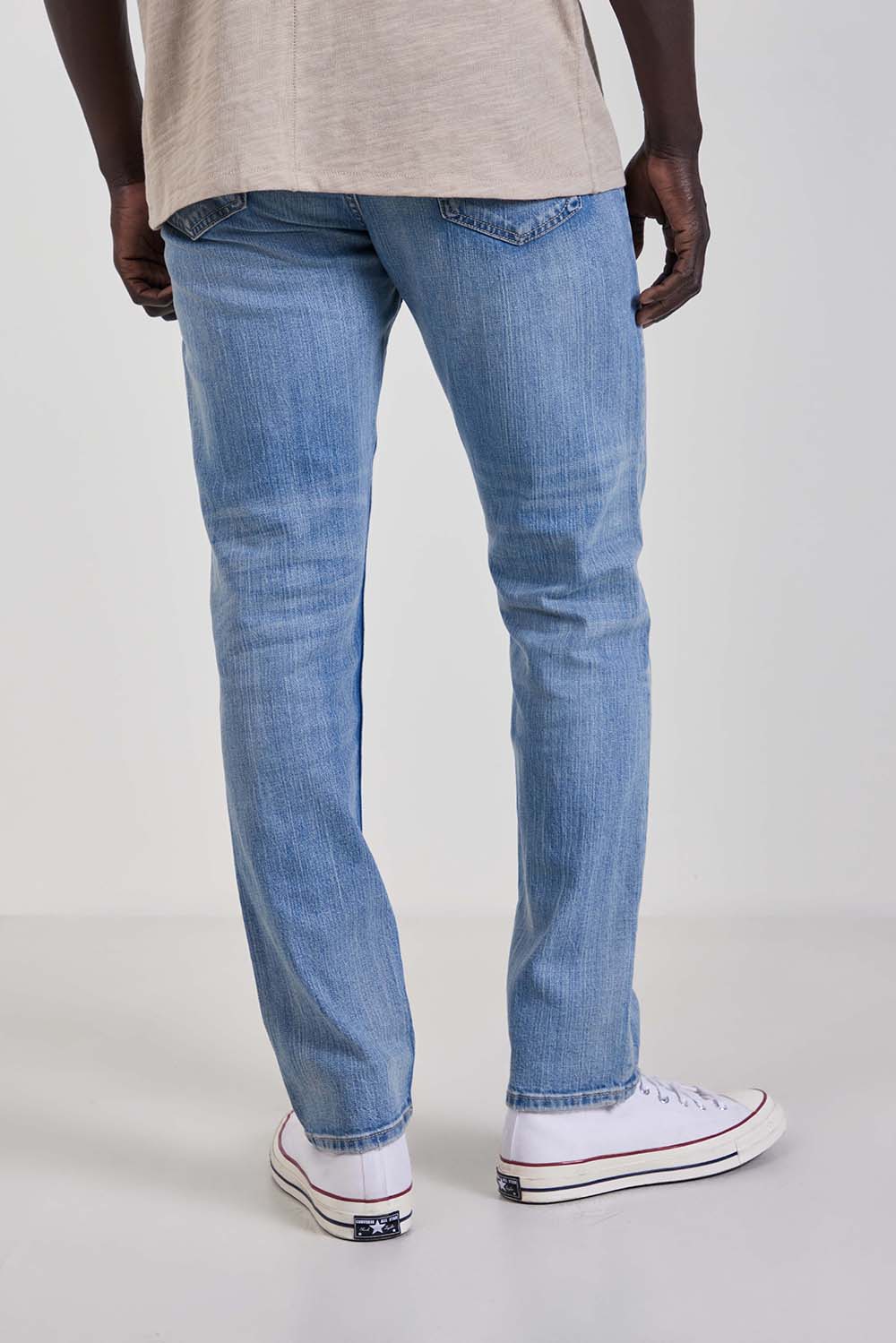 תמונת דוגמן אחורית של מכנסי ג'ינס