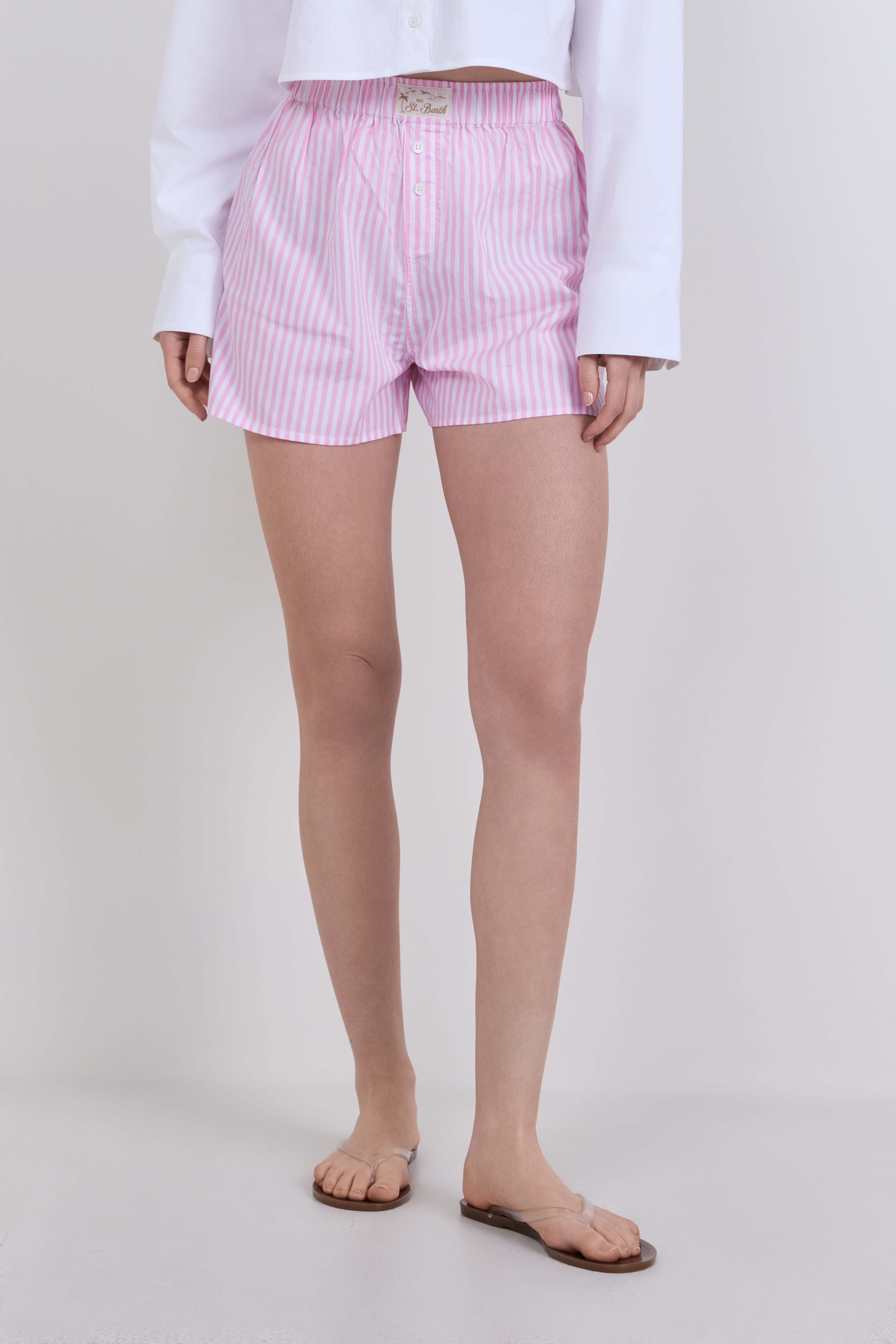 תמונת דוגמן קידמית של מכנסיים קצרים פסים