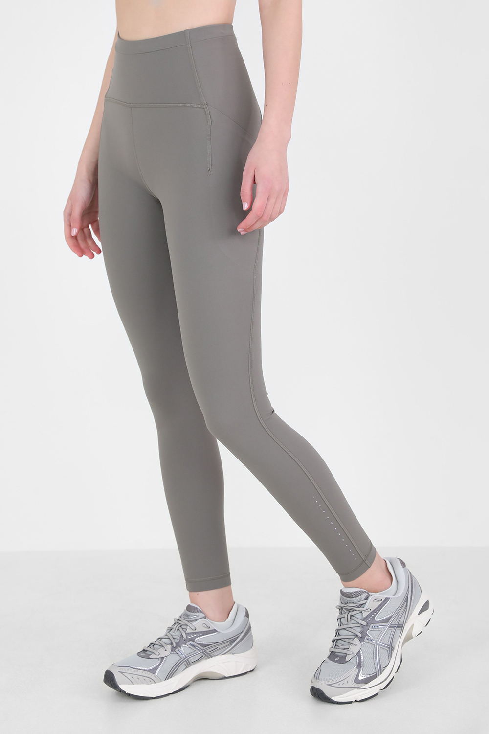 תמונת דוגמן קידמית של Swift Speed High-Rise Tight 28