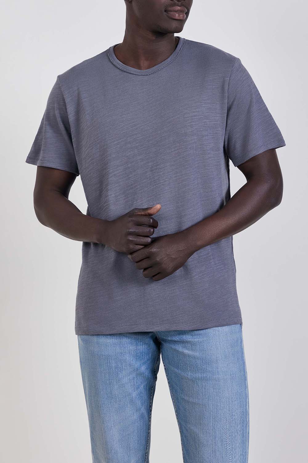 תמונת דוגמן קידמית של חולצת טי