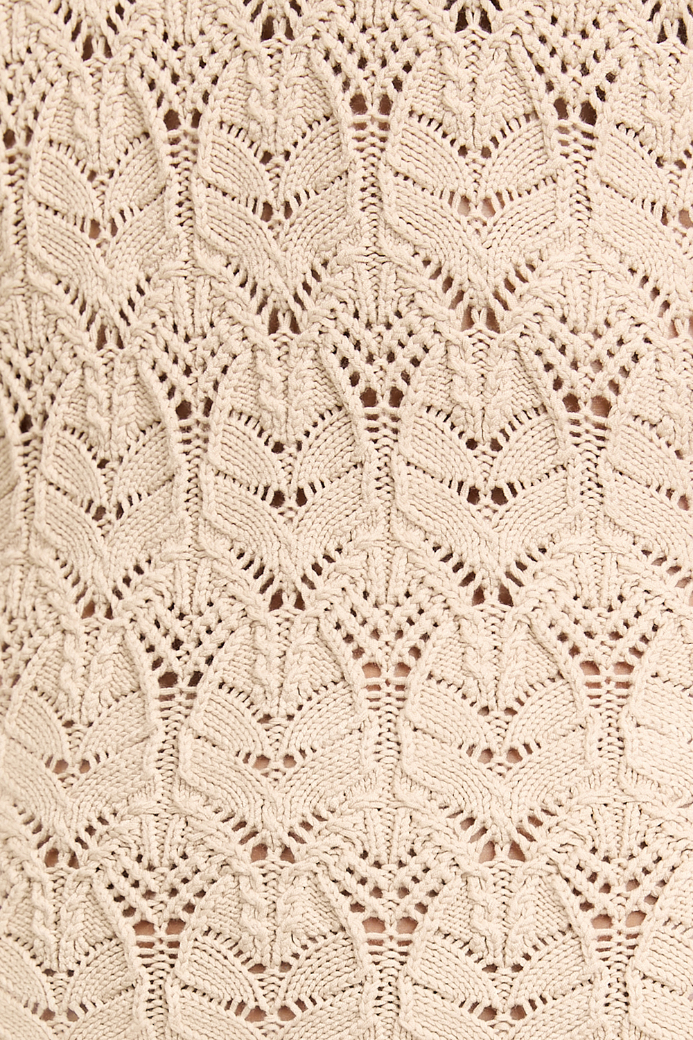 תמונת תקריב דוגמן של שמלה סרוגה