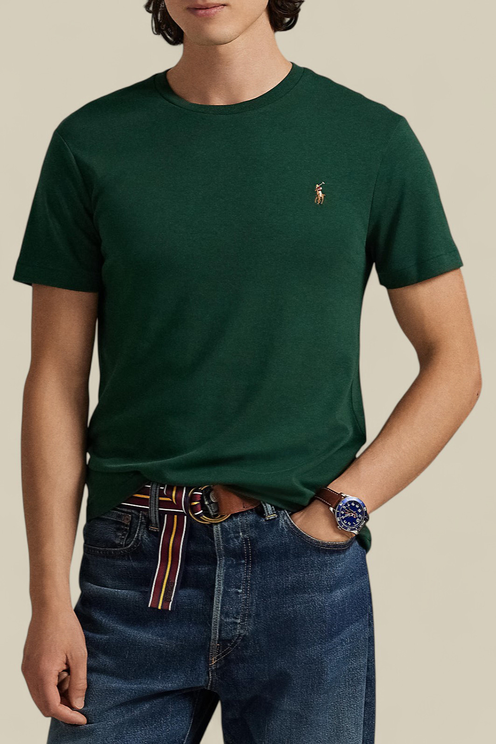 תמונת דוגמן קידמית של חולצת טי סלים