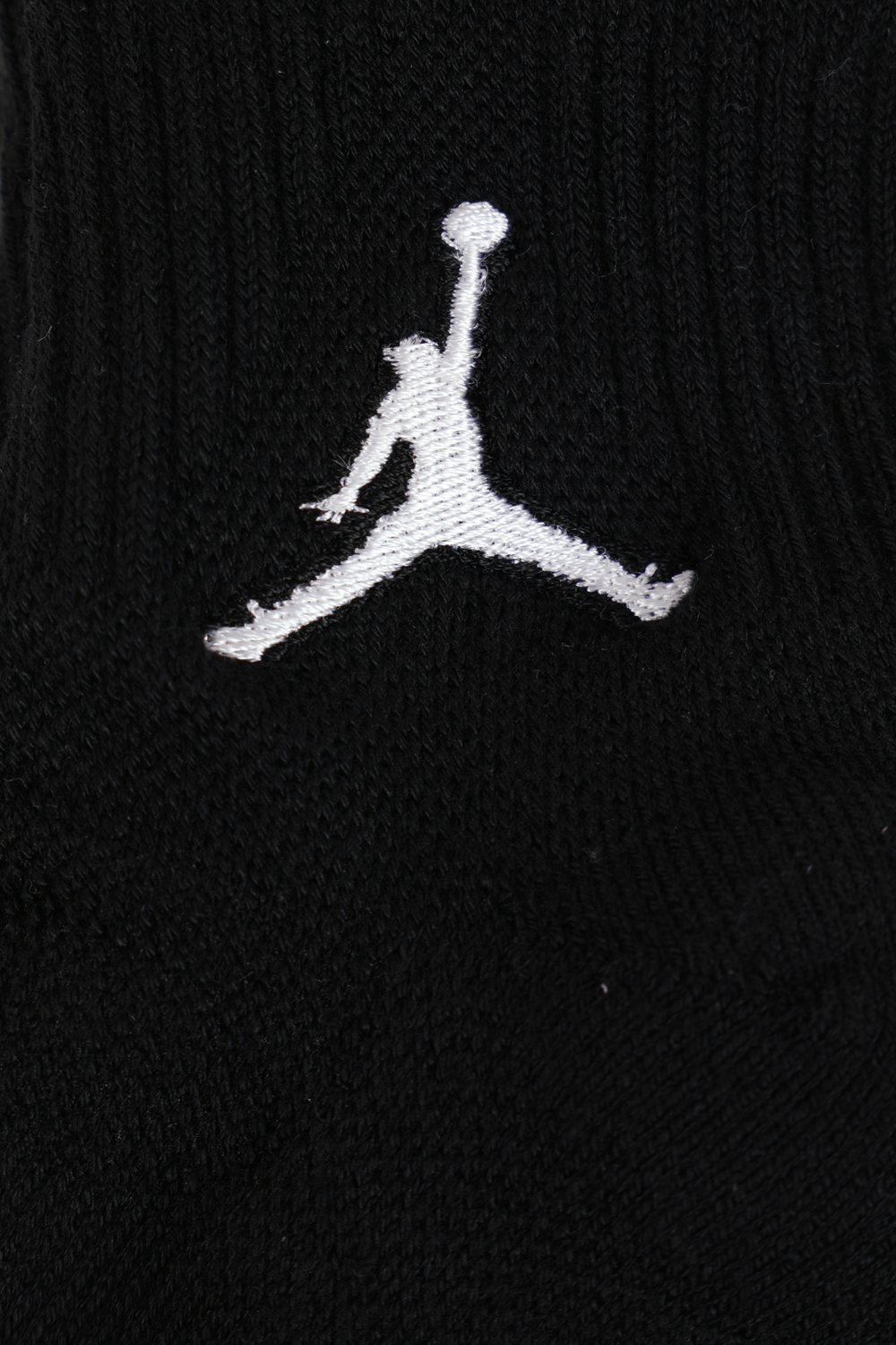 תמונת תקריב של מארז שלושה זוגות גרביים בצבע שחור