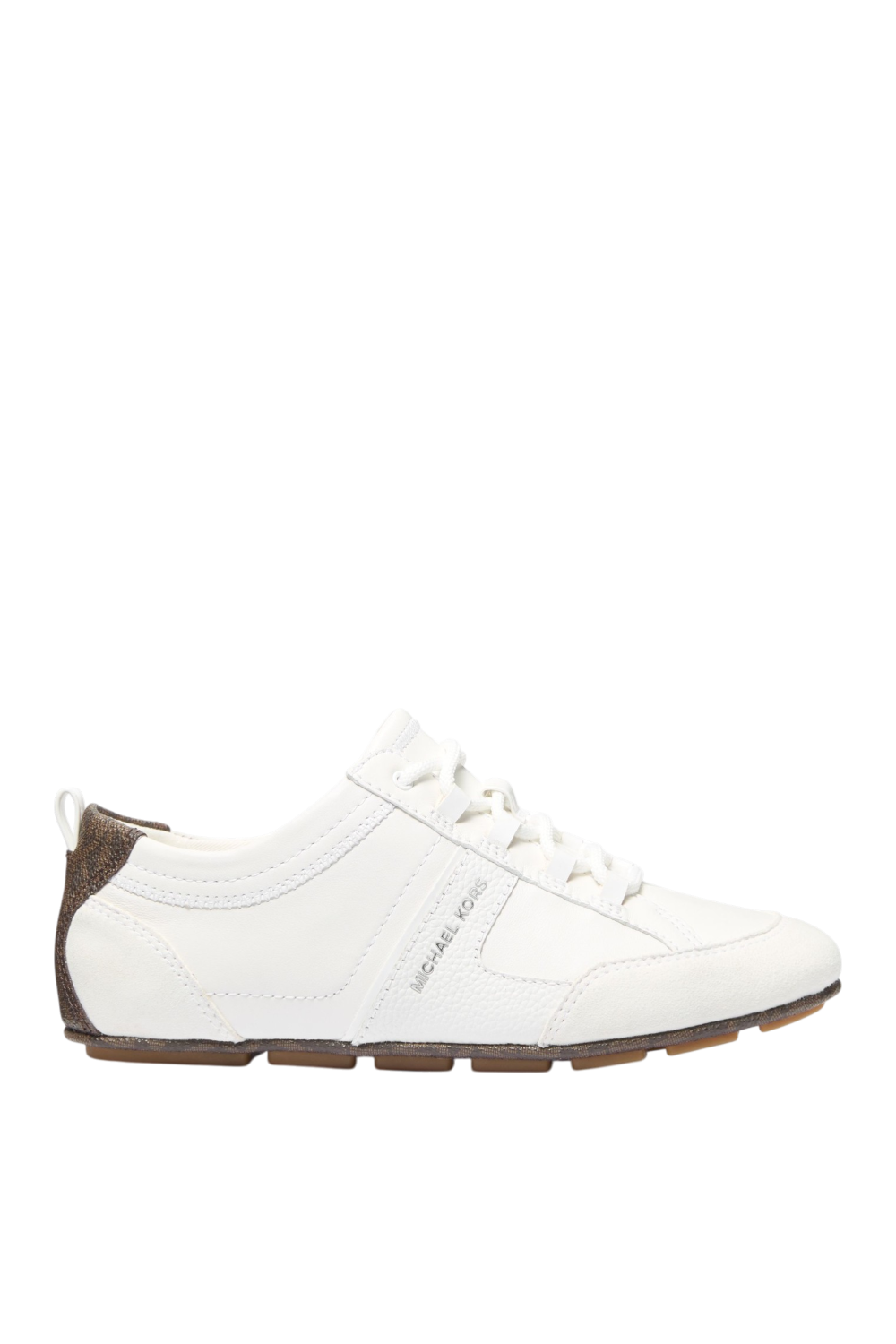 תמונה קידמית של נעלי סניקרס