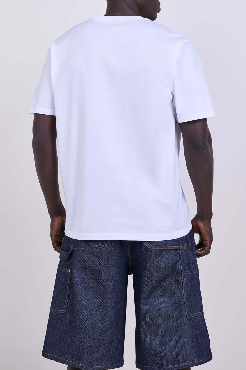 תמונת דוגמן אחורית של חולצת טי