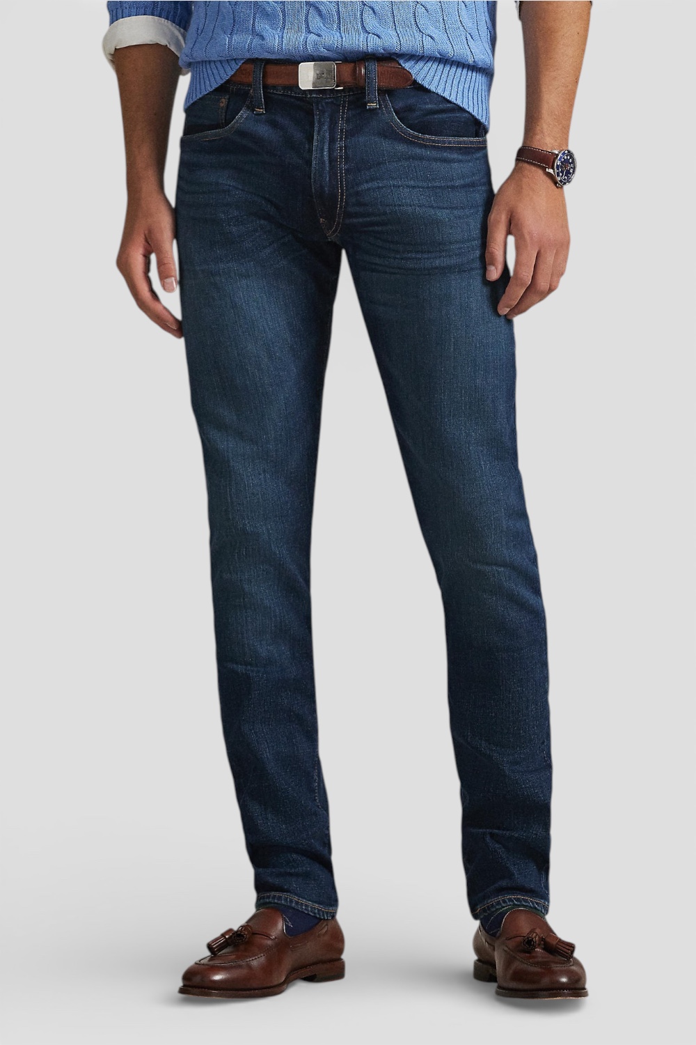 תמונת דוגמן קידמית של מכנסי ג'ינס בגזרת סלים