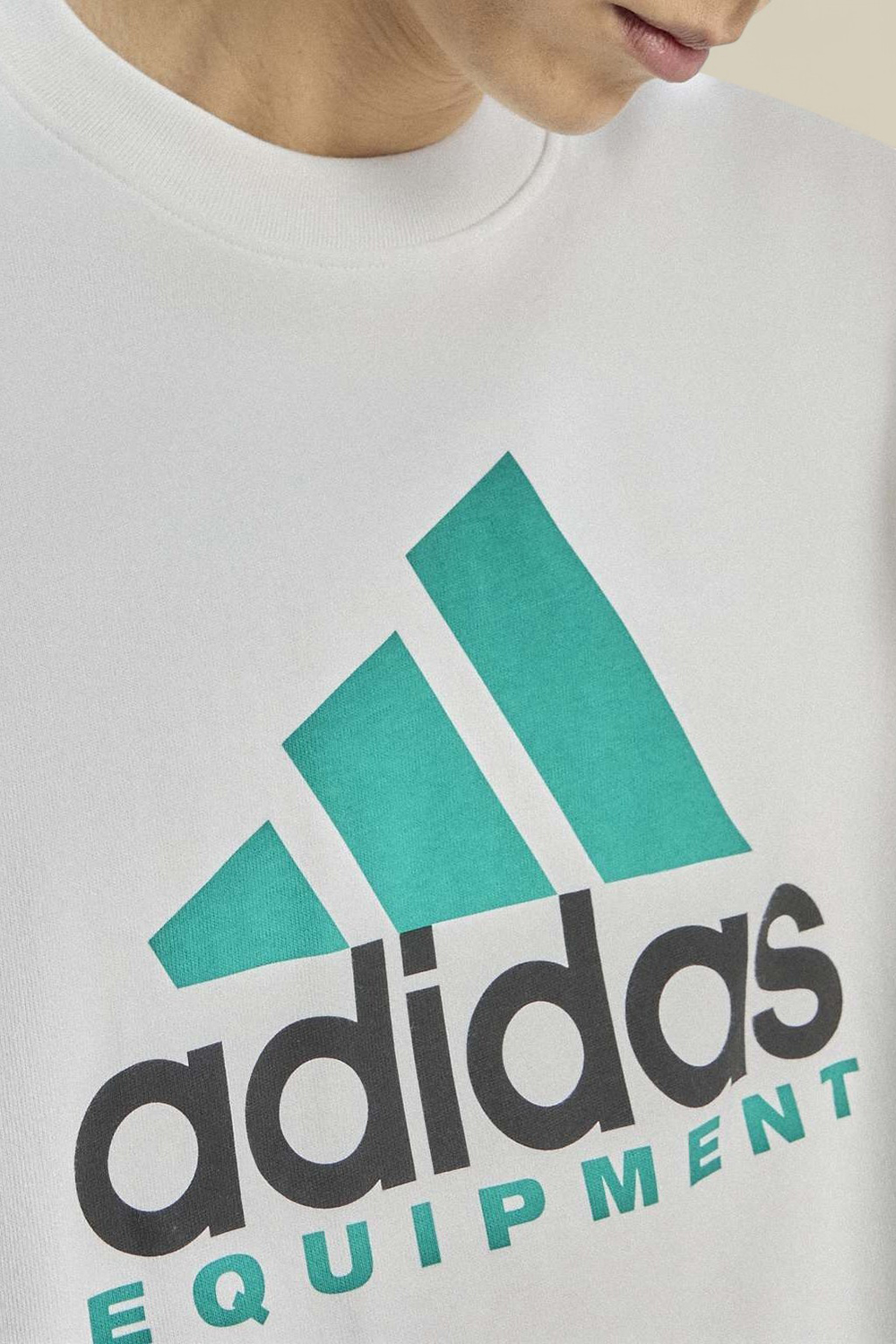 תמונת תקריב דוגמן של חולצת טי