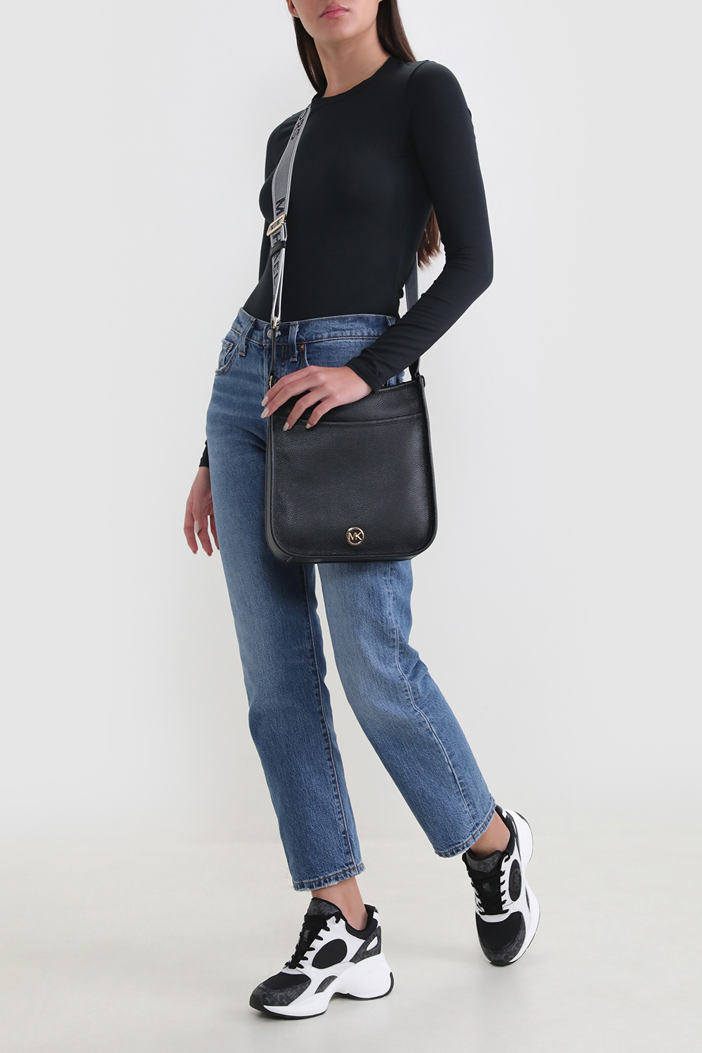 תמונת דוגמן קידמית של נעלי סניקרס זומה