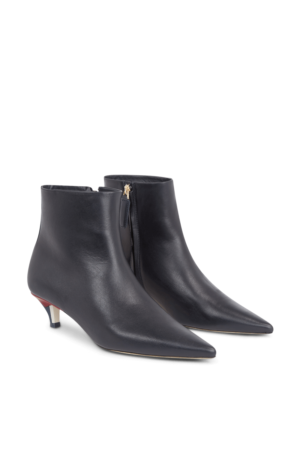 תמונה אחורית של מגפונים עם עקב נמוך