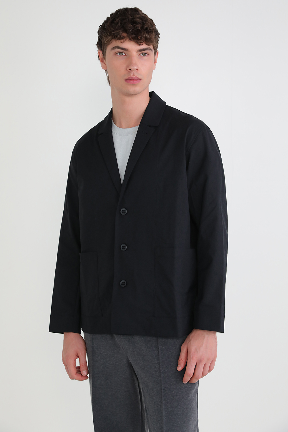 תמונת דוגמן קידמית של Relaxed-Fit Twill Blazer