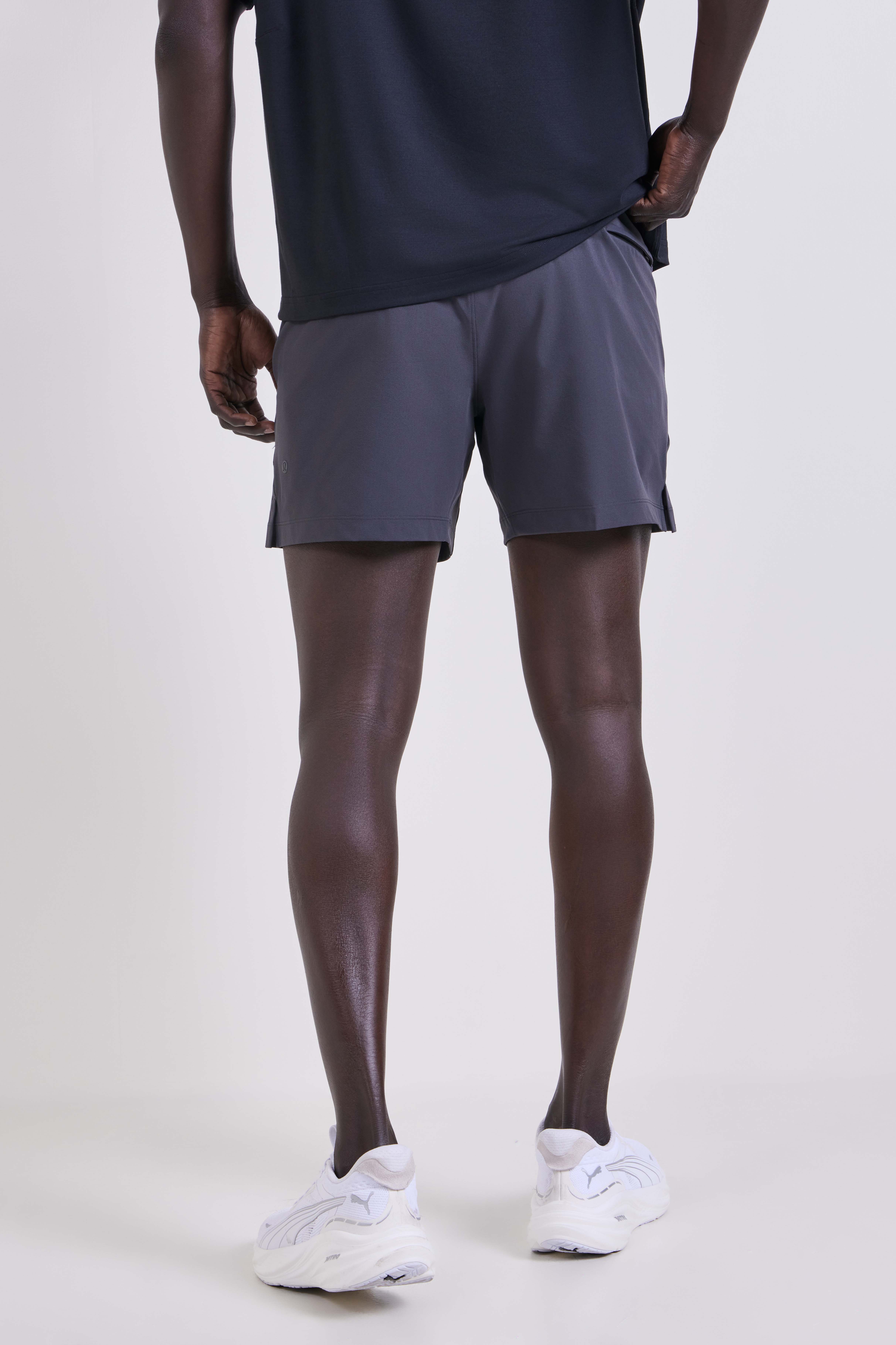 תמונת דוגמן אחורית של Zeroed In Linerless Short 5