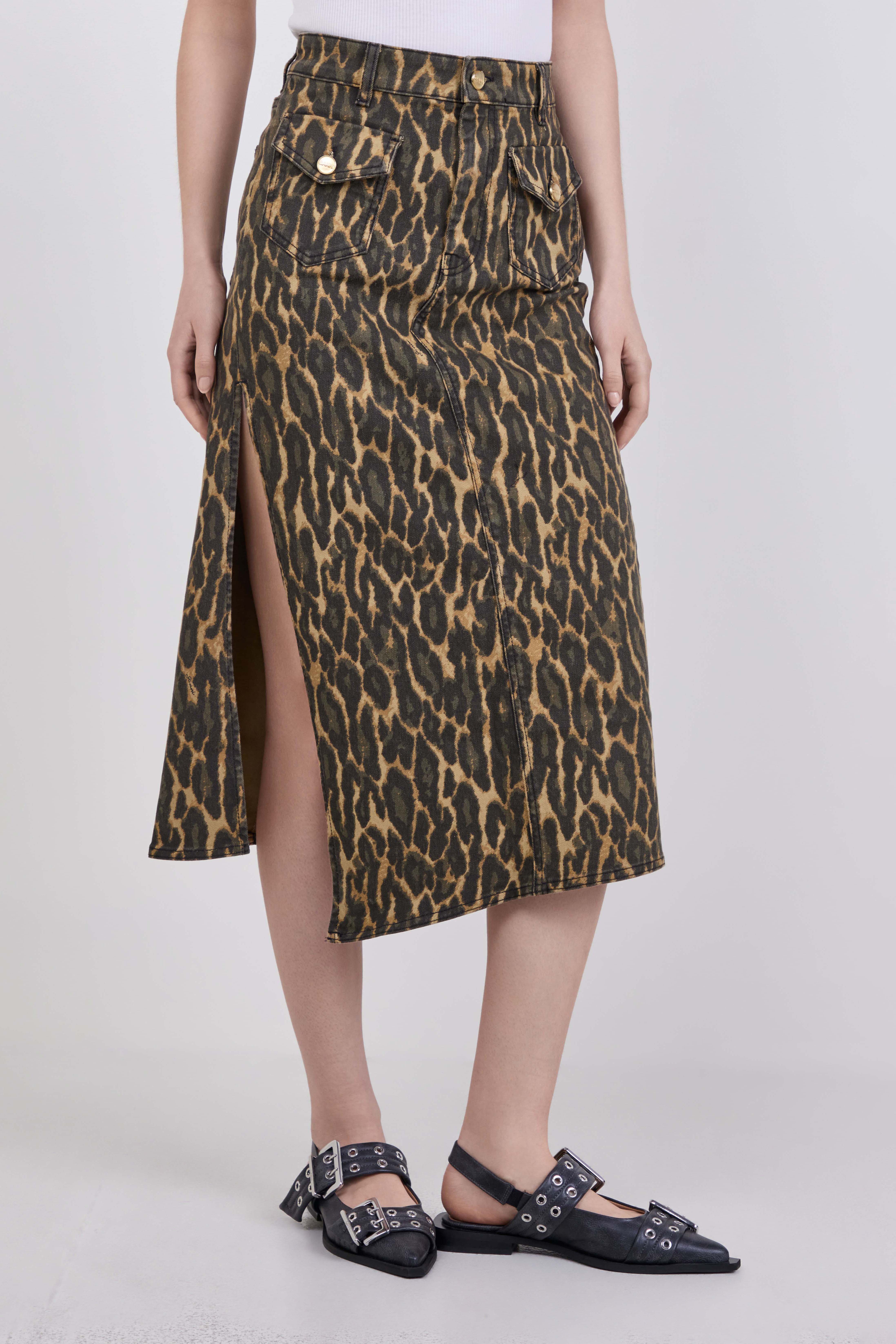 תמונת דוגמן קידמית של חצאית מידי מנומרת