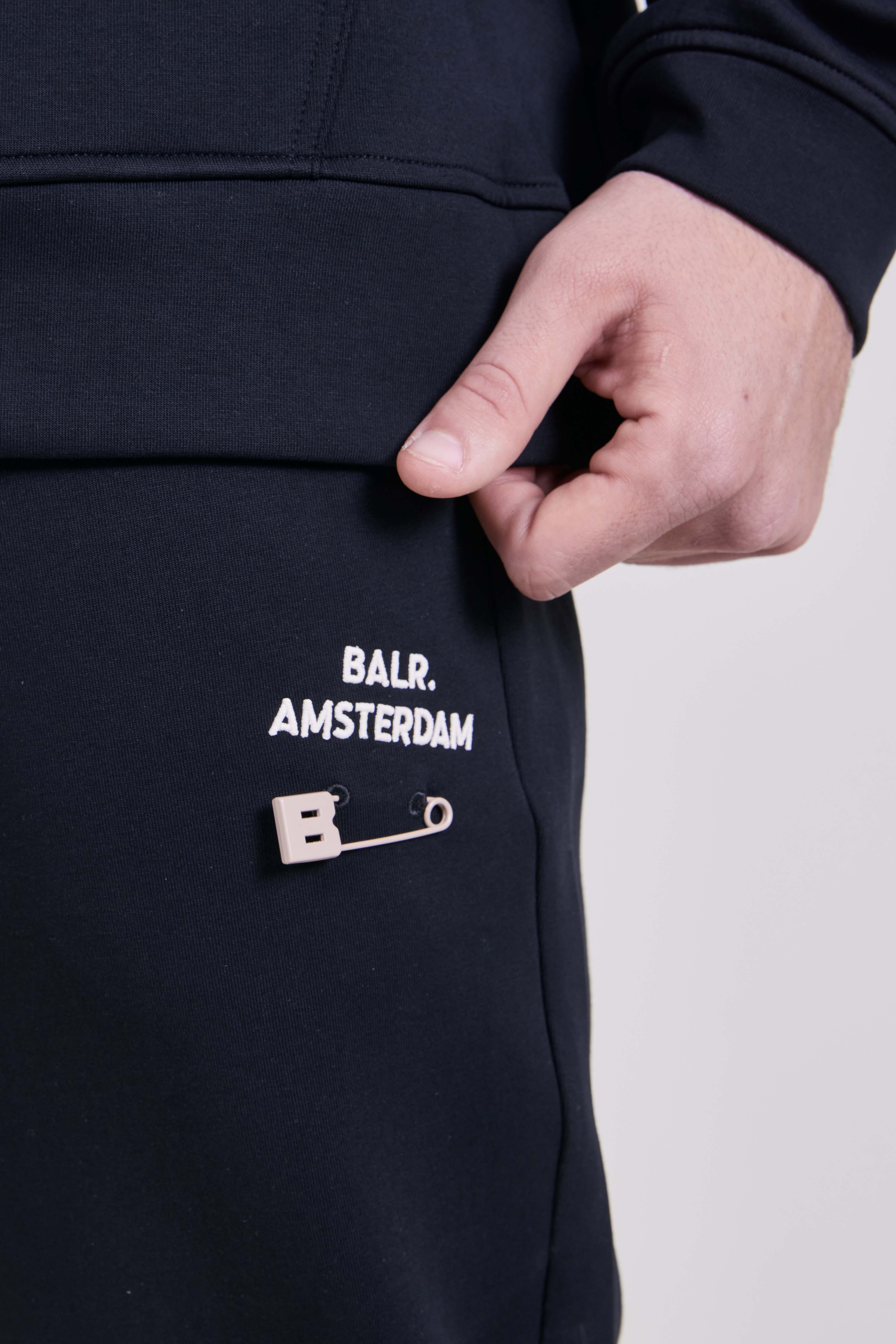 תמונת תקריב דוגמן של מכנסי ג'וגר