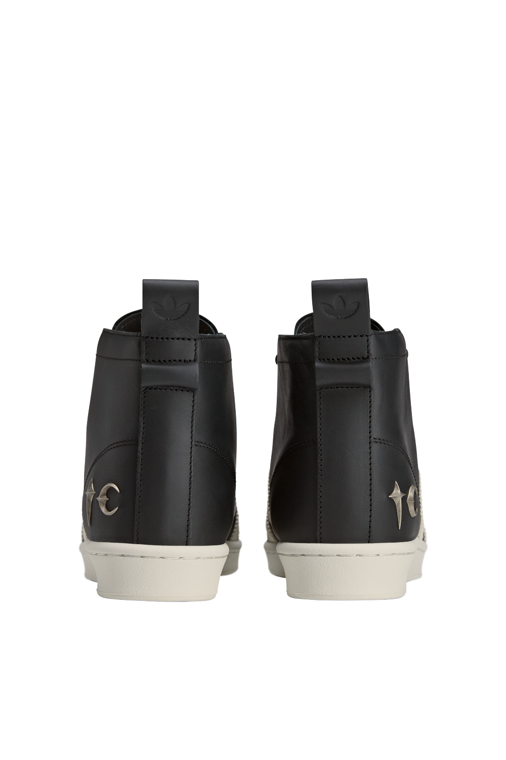 תמונת פנים של נעלי סניקרס גבוהות אדידס X טאג קלאב