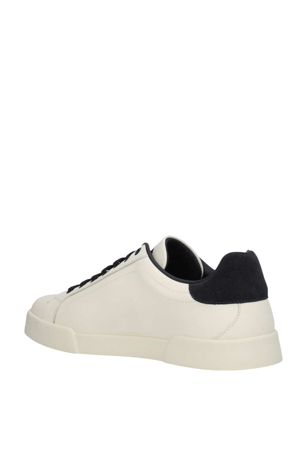 תמונה אחורית של נעלי סניקרס עור