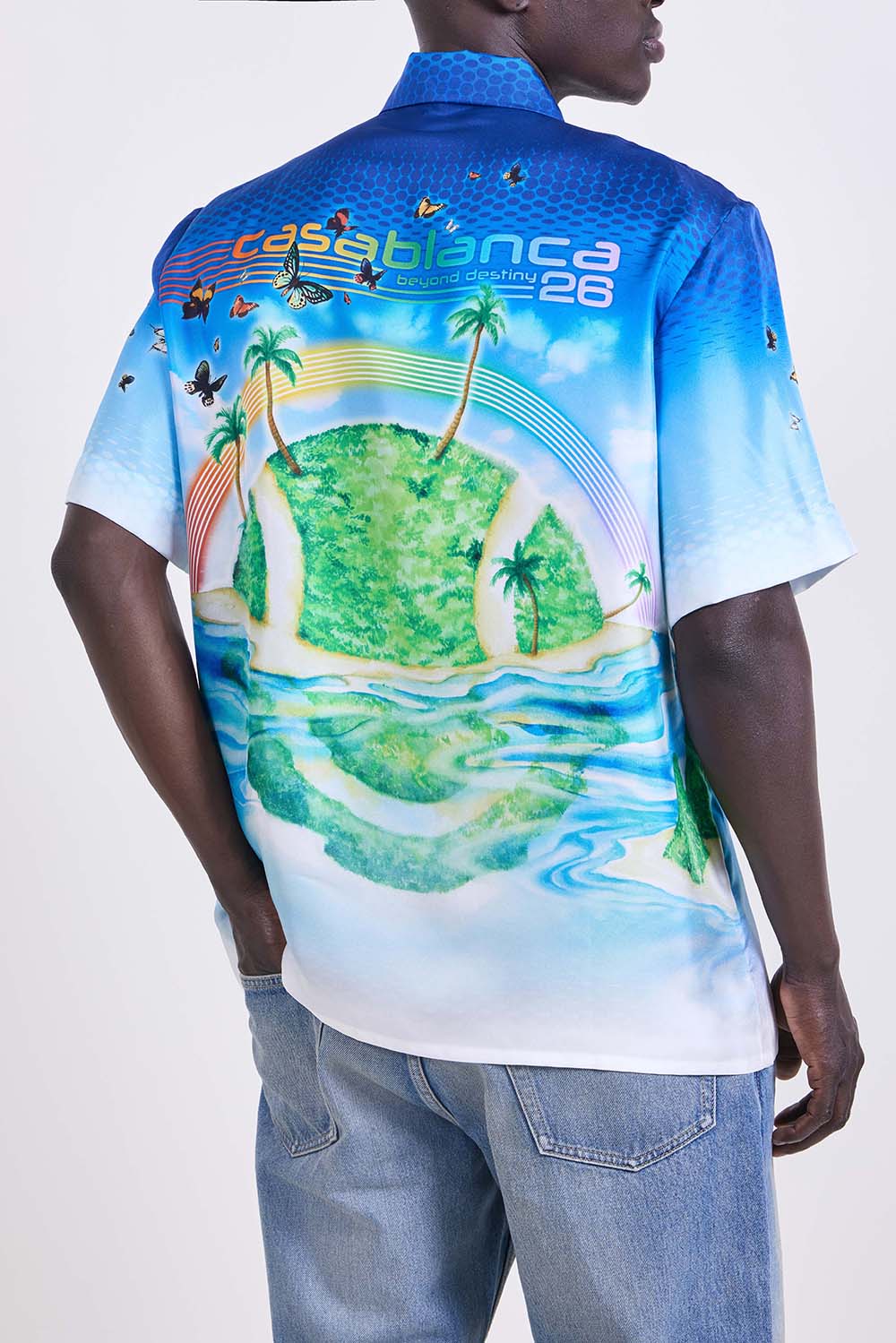 תמונת דוגמן אחורית של חולצת משי כפתורים קצרה