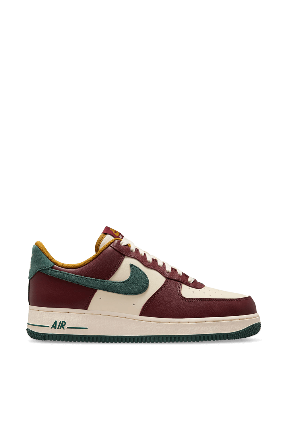 תמונה קידמית של נעלי סניקרס אייר פורס 1 07