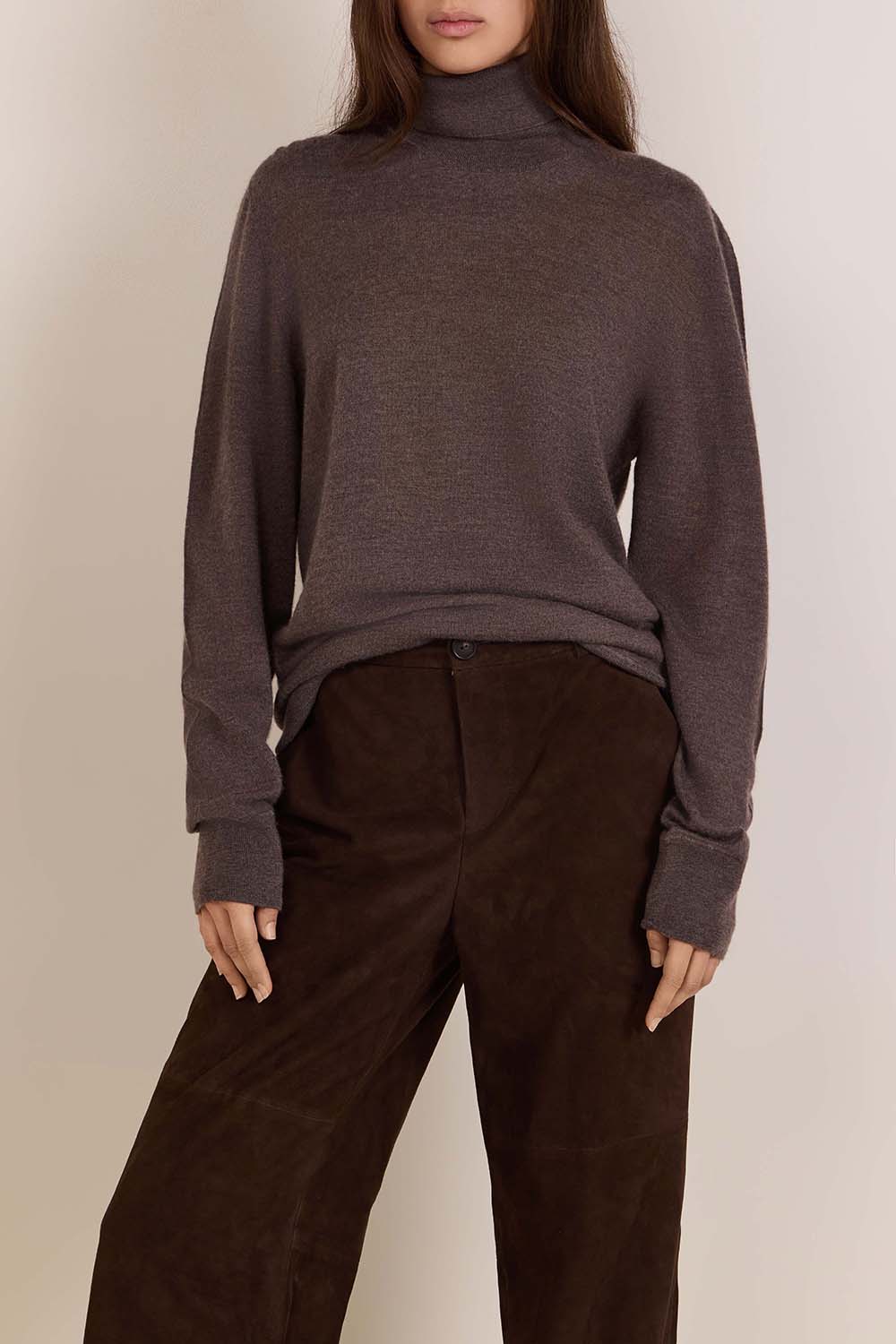 תמונת דוגמן קידמית של חולצת גולף קשמיר