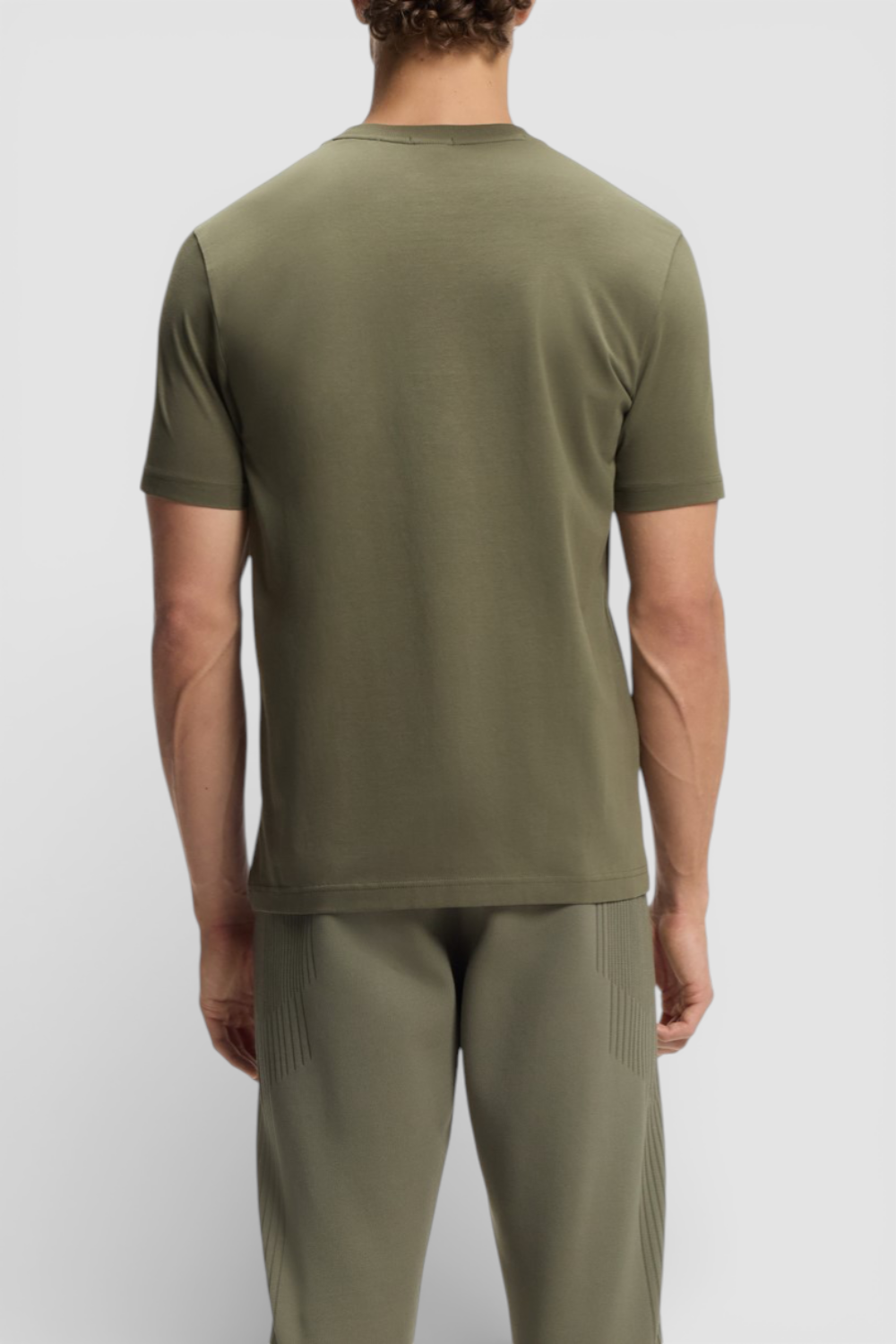 תמונת דוגמן אחורית של חולצת טי