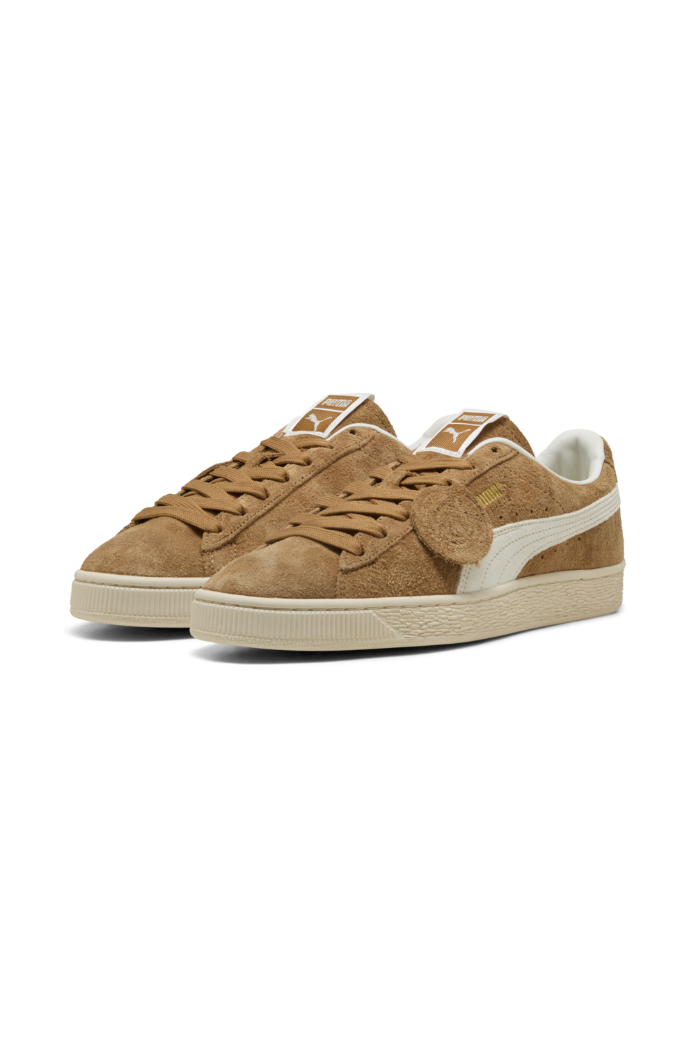 תמונת תקריב של נעלי סניקרס