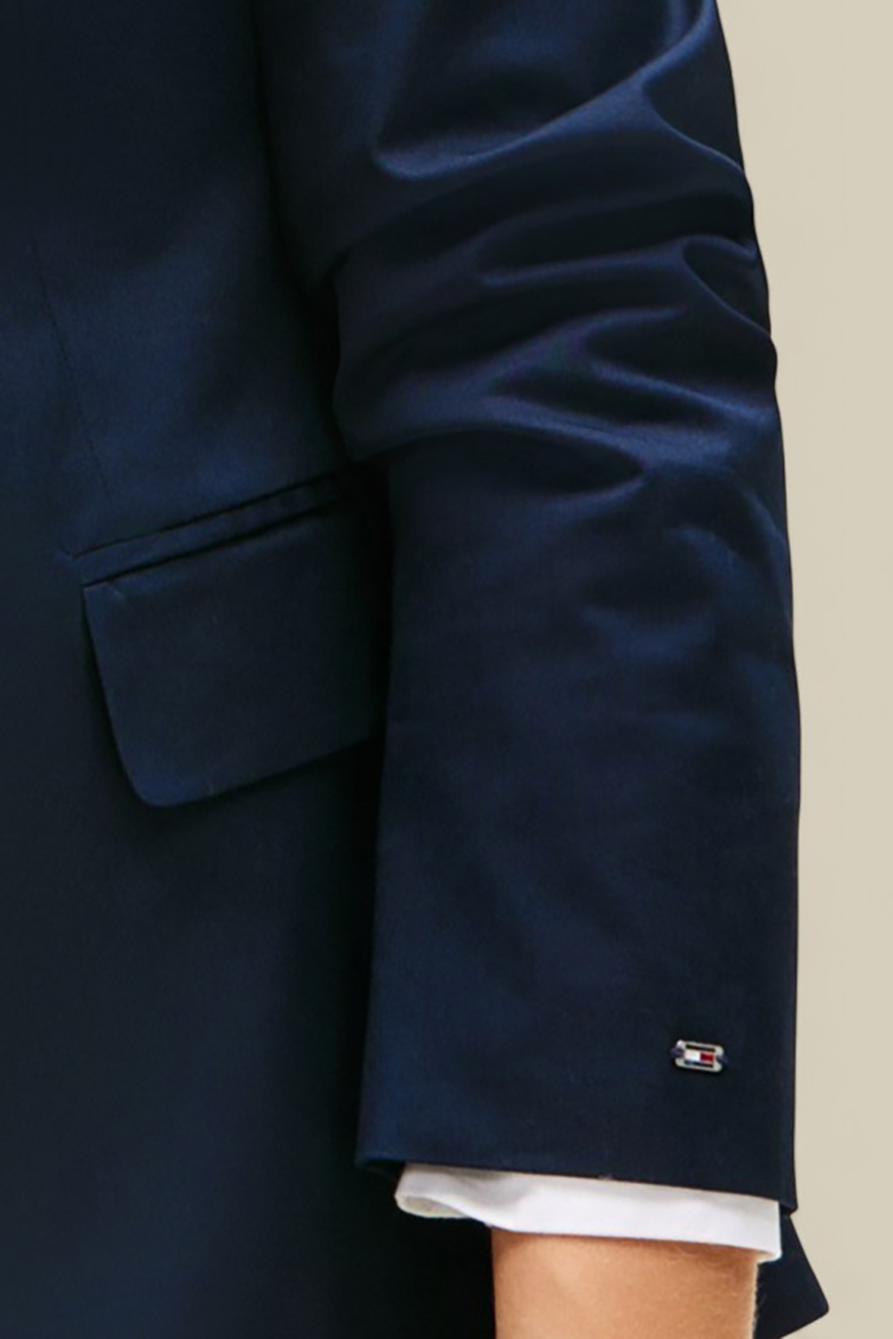 תמונת תקריב דוגמן של ז'קט סלים פיט