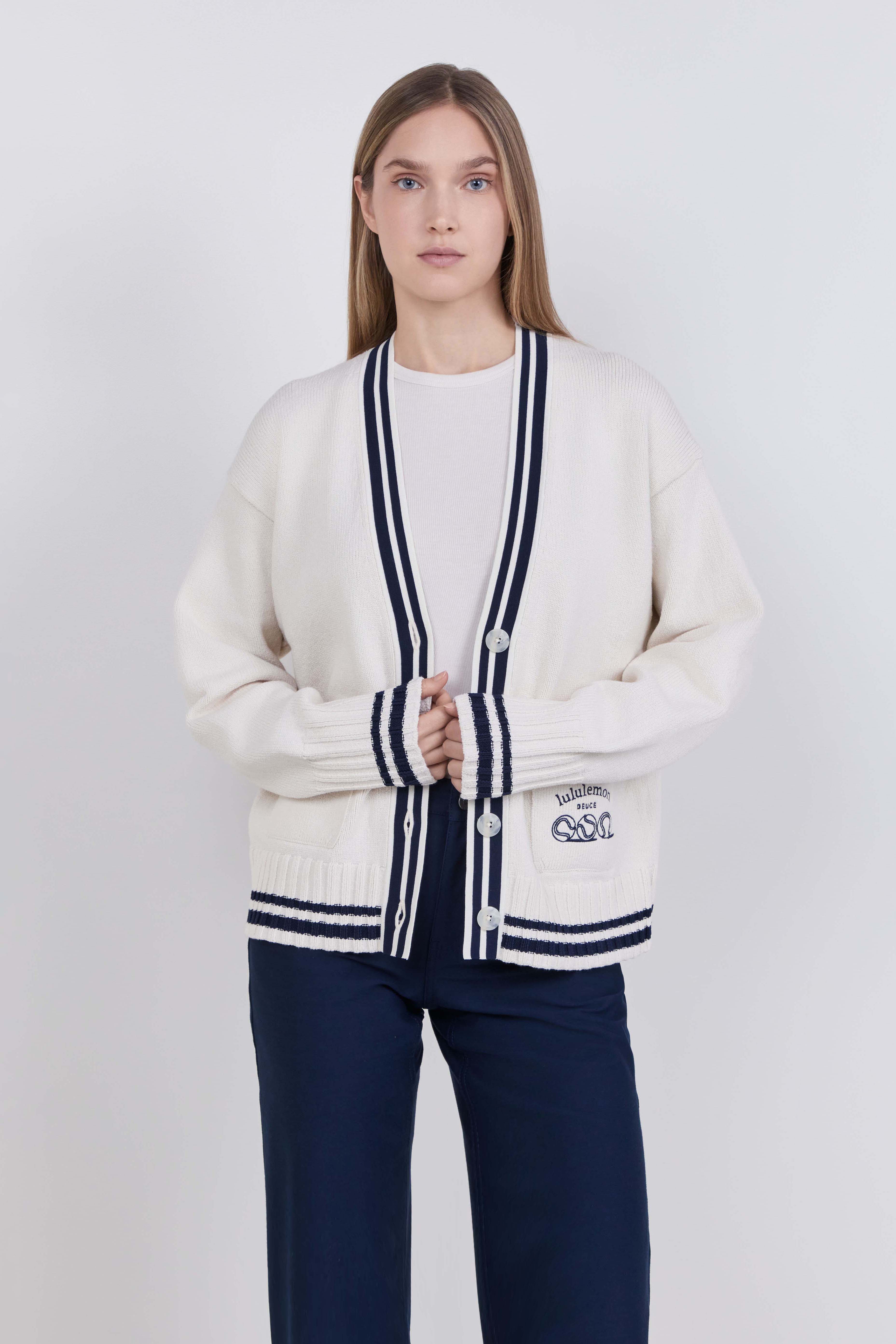 תמונת דוגמן קידמית של Cotton Tennis Cardigan Sweater