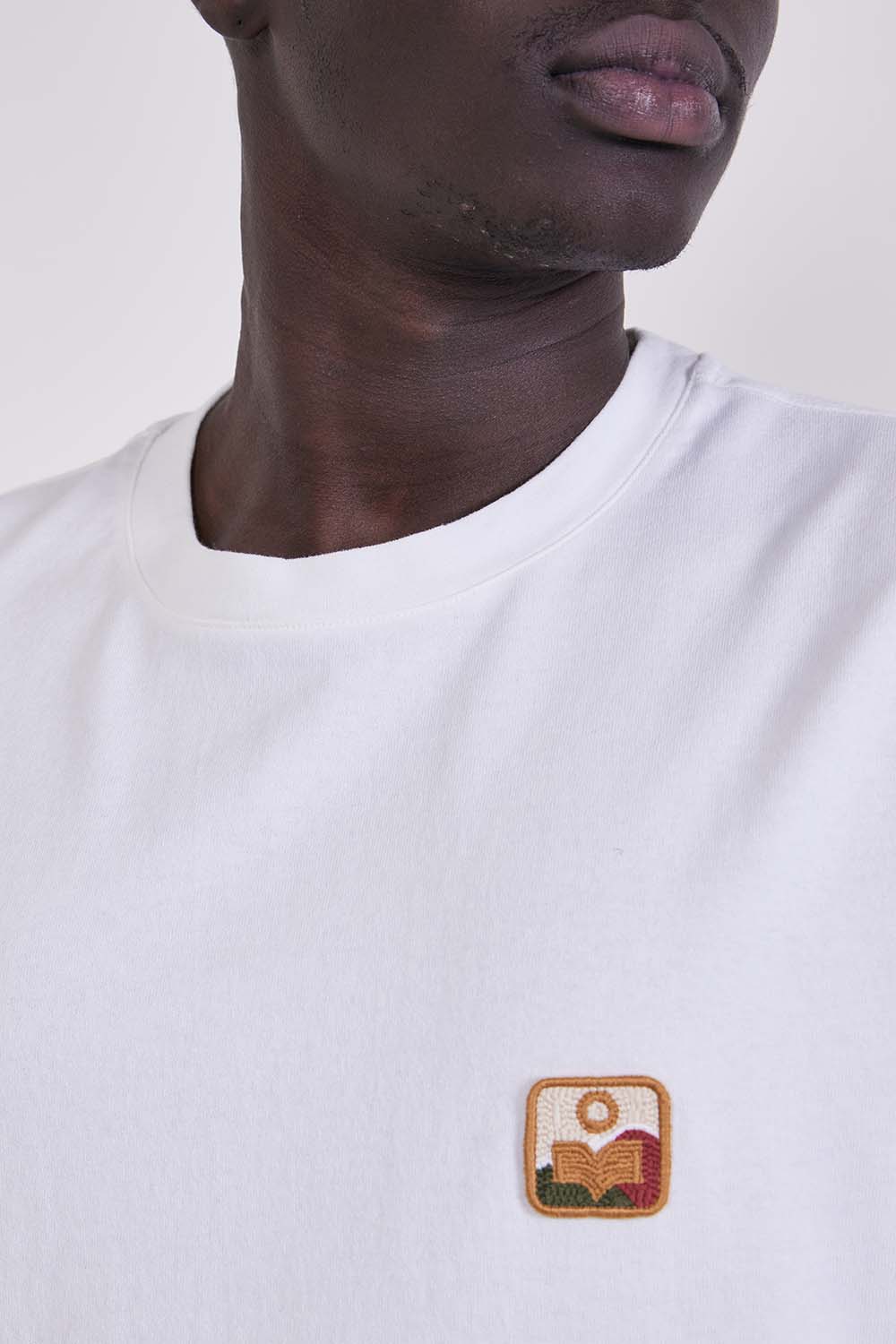 תמונת תקריב דוגמן של חולצת טי