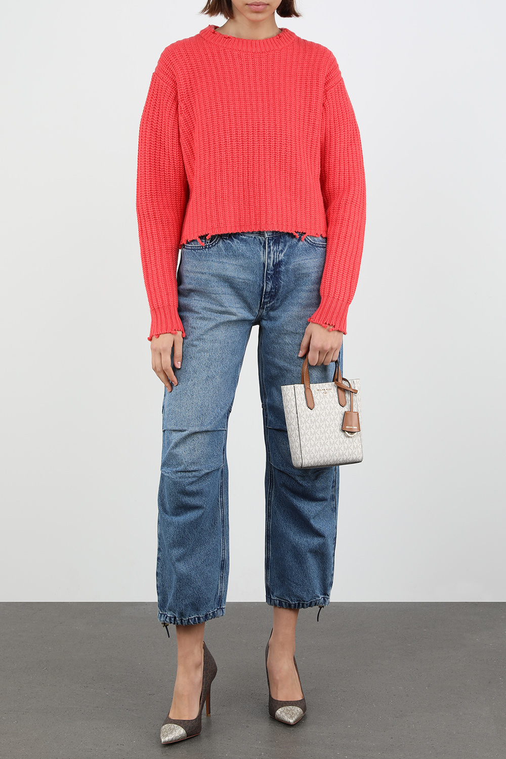 תמונת דוגמן קידמית של Sinclair Extra-Small White Monogram Crossbody Bag