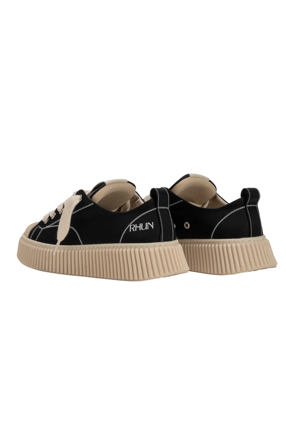 תמונה אחורית של נעלי סניקרס 2020