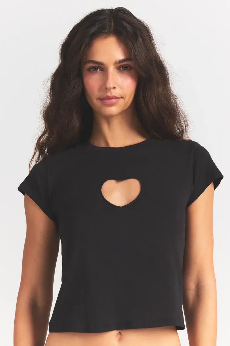 תמונת תקריב דוגמן של BABY T-SHIRT