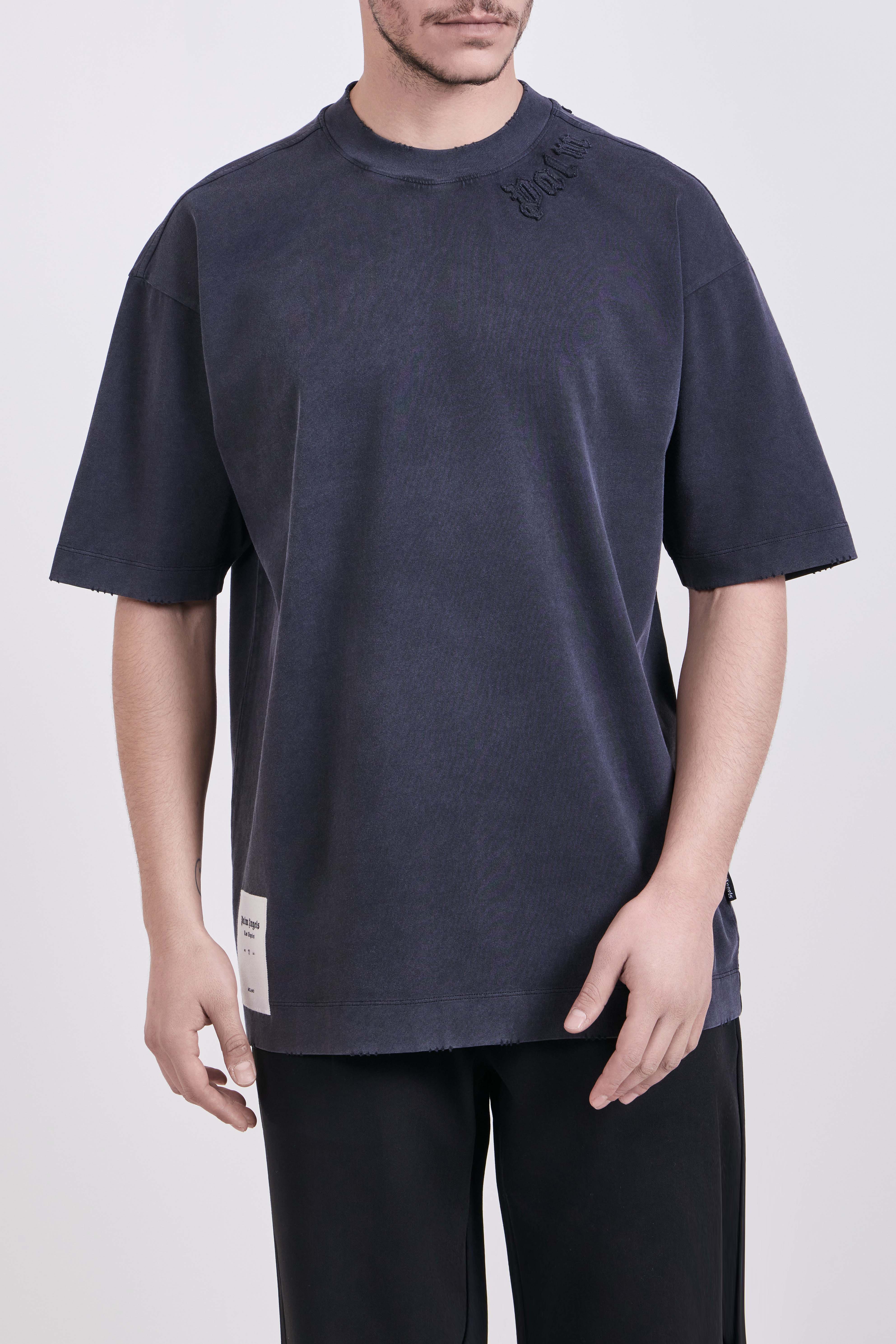 תמונת דוגמן קידמית של חולצת טי אוברסייז