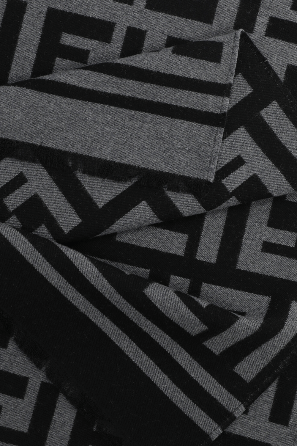 תמונה אחורית של צעיף צמר ומשי