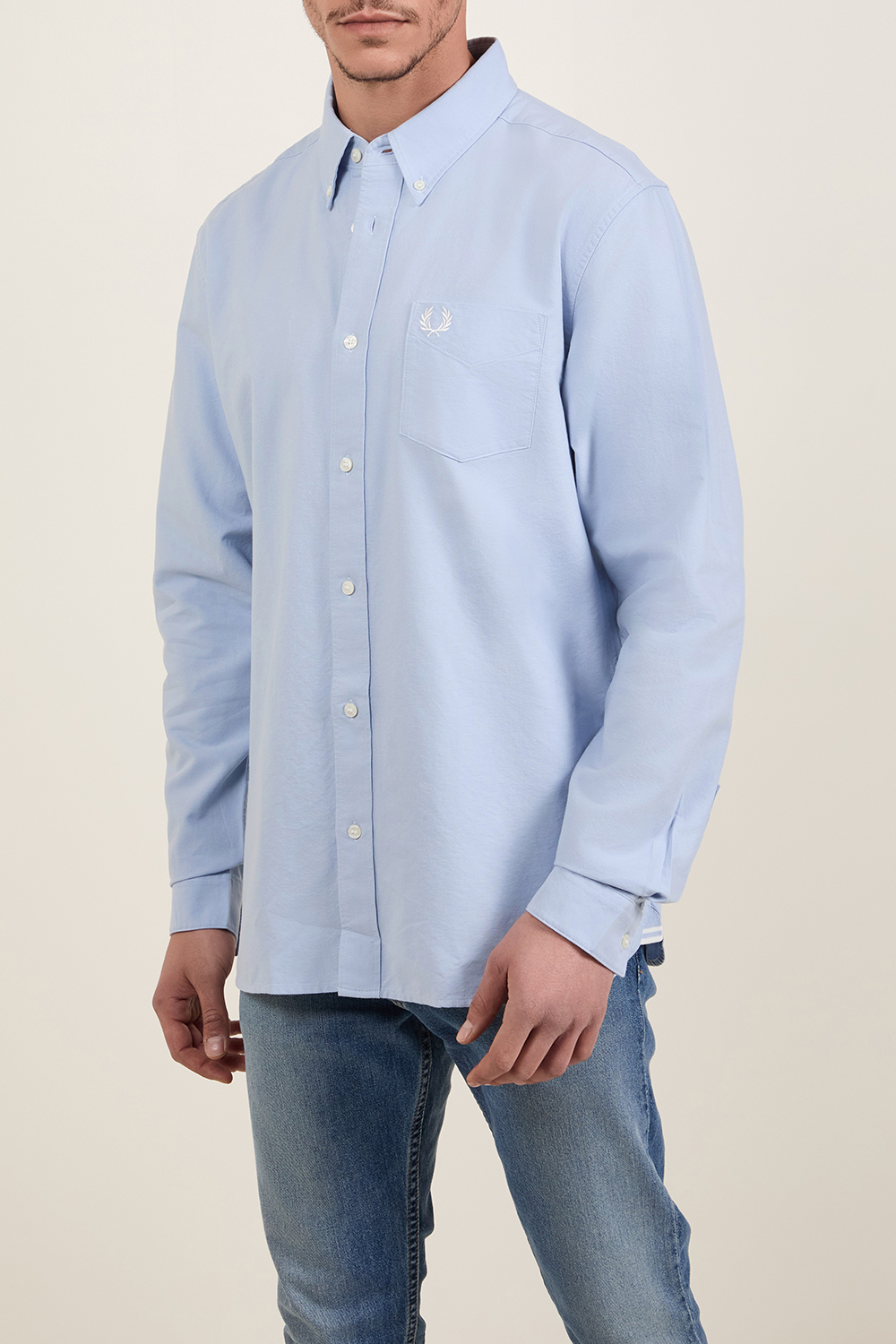 תמונת דוגמן קידמית של חולצת כפתורים