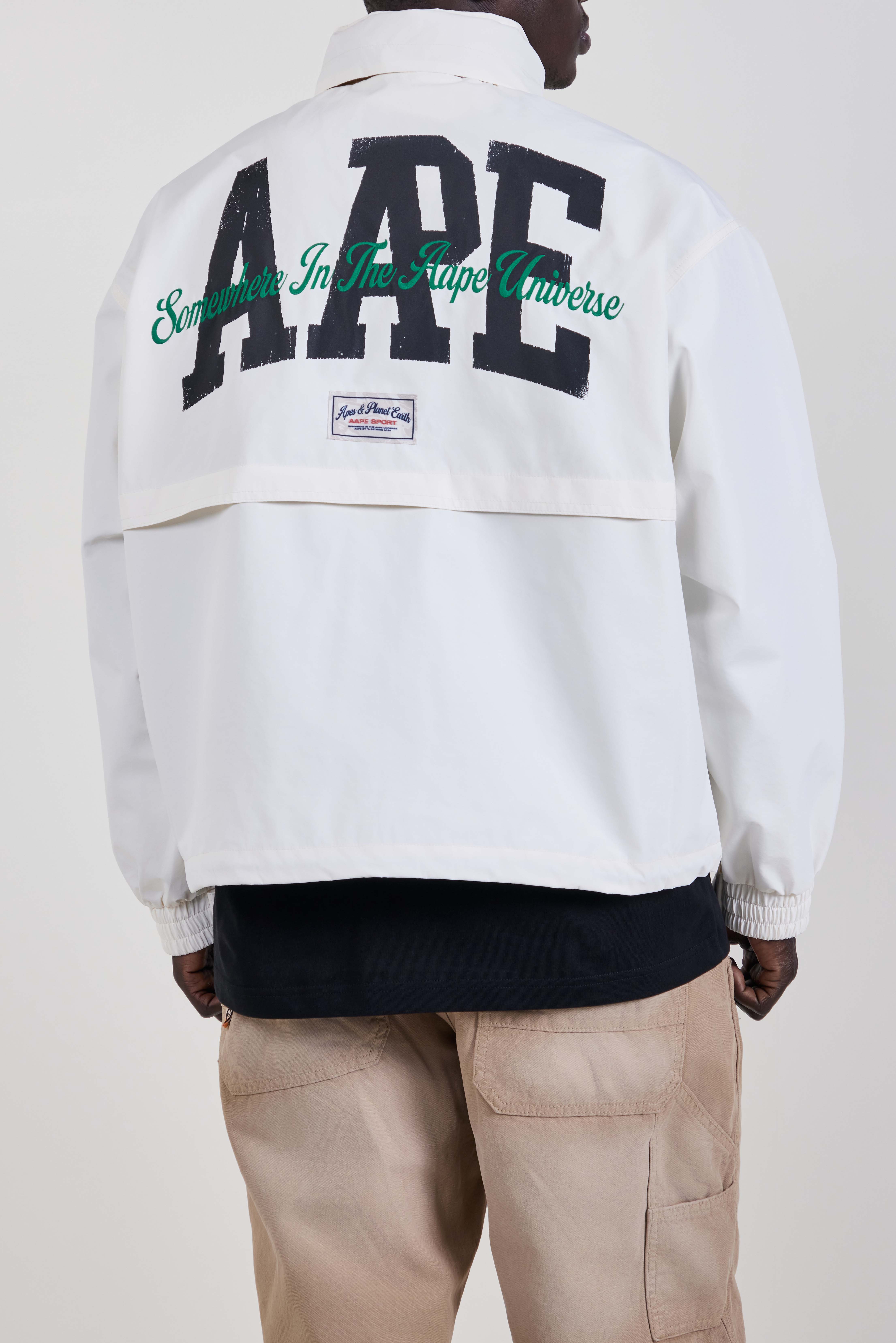 תמונת דוגמן אחורית של ז'קט קל-משקל