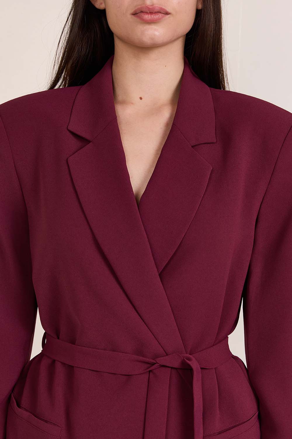 תמונת תקריב דוגמן של ז'קט מחוייט