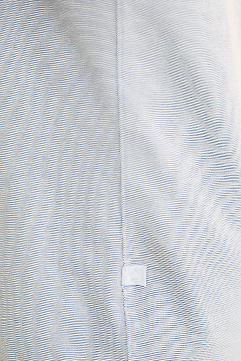 תמונת תקריב דוגמן של Commission Long-Sleeve Shirt