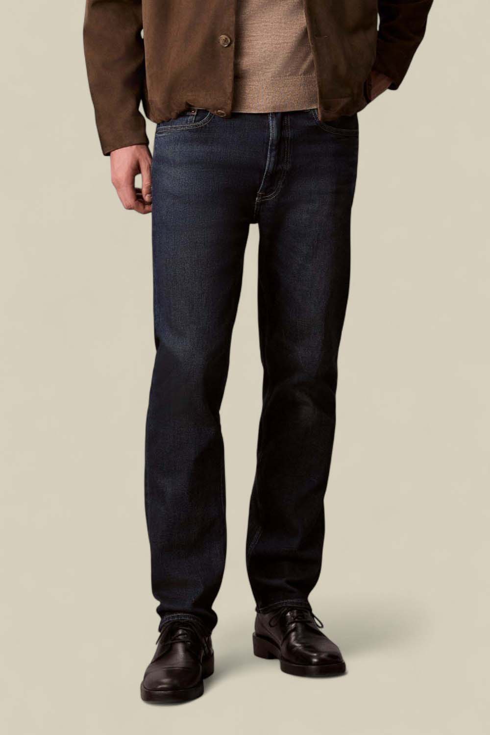 תמונת דוגמן קידמית של מכנסי ג'ינס בגזרה ישרה